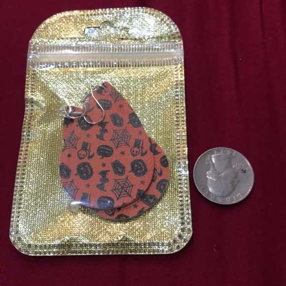 🆕 Halloween Faux Leather Earrings - Picture 4 of 5